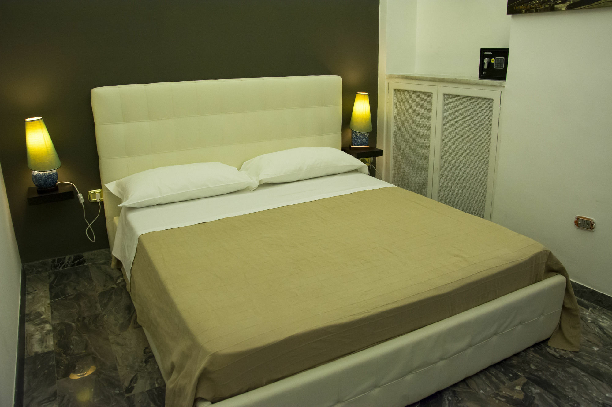 Il Ventre Di Napoli " Costantinopoli" Hotel Bagian luar foto